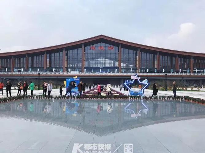 4、大世界基尼斯总部位于合肥,8月初乘高铁到徽州后，当天去黄山高铁站，然后坐高铁抵达合肥，大约1个半小时就到了。