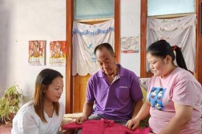 ​养父与养女应该怎样相处