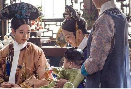 生母疼爱弟弟.