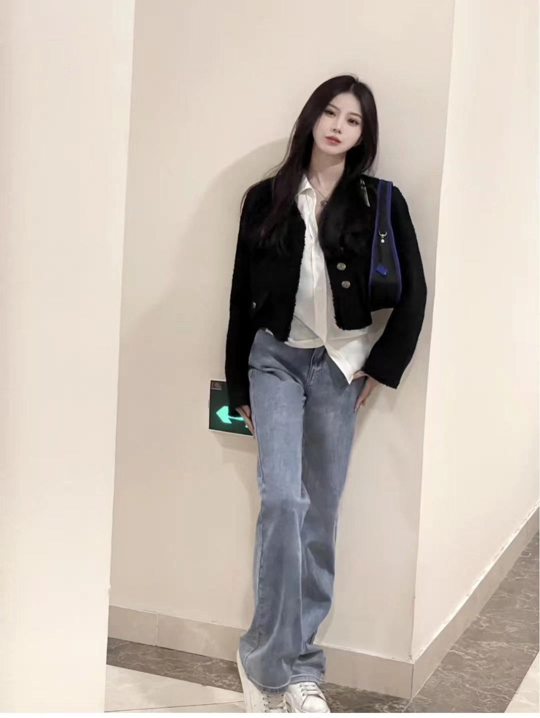 小香风外套配啥裤子（小香风外套怎么搭配最好看）