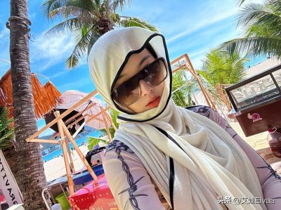 ​“军嫂”张馨予真嫁给爱情！海边度假穿着性感，老公镜头下似少女