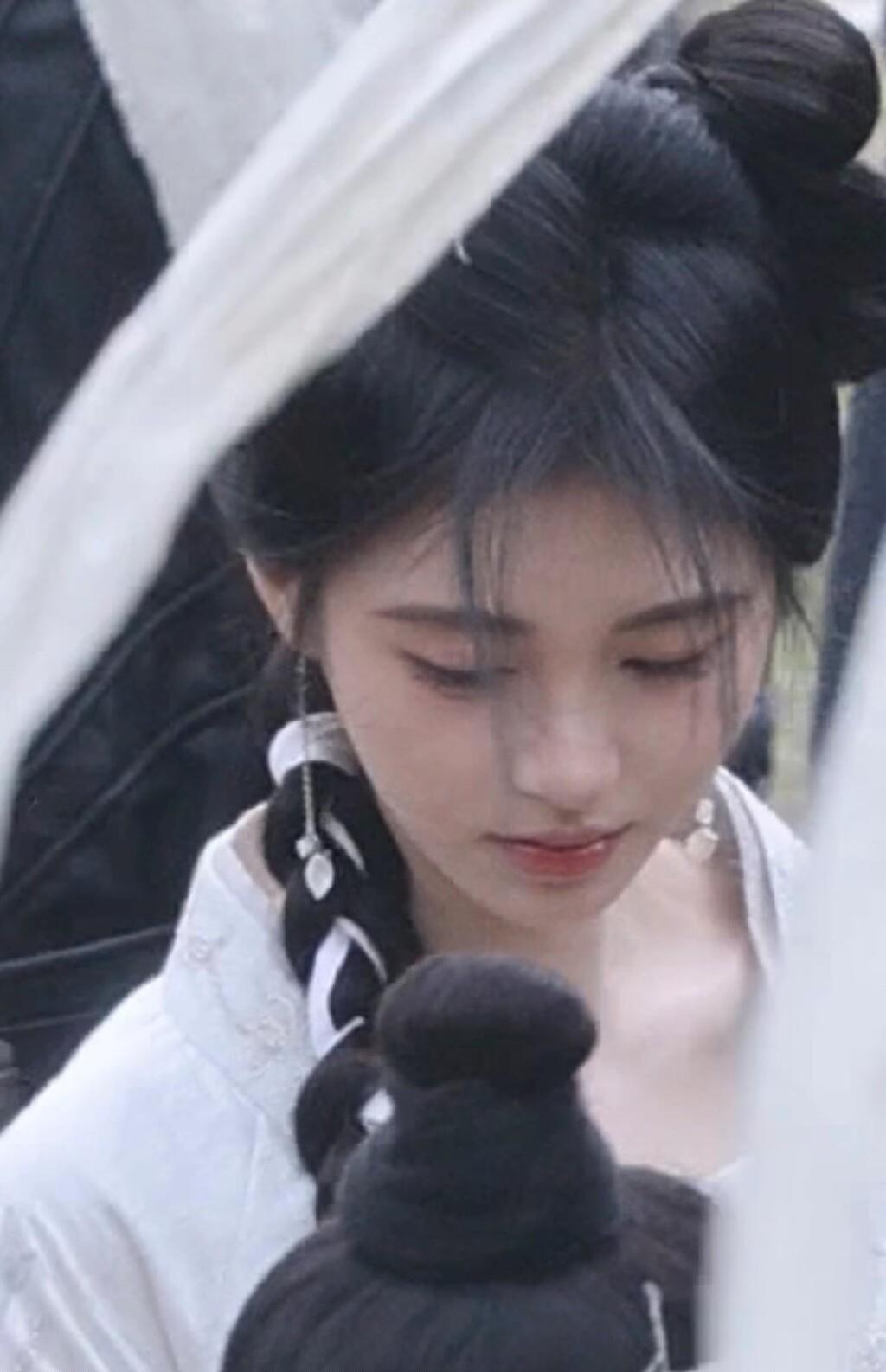 看了鞠婧祎才知道，原来真正的美人随手一拍就很美，不需要凹造型