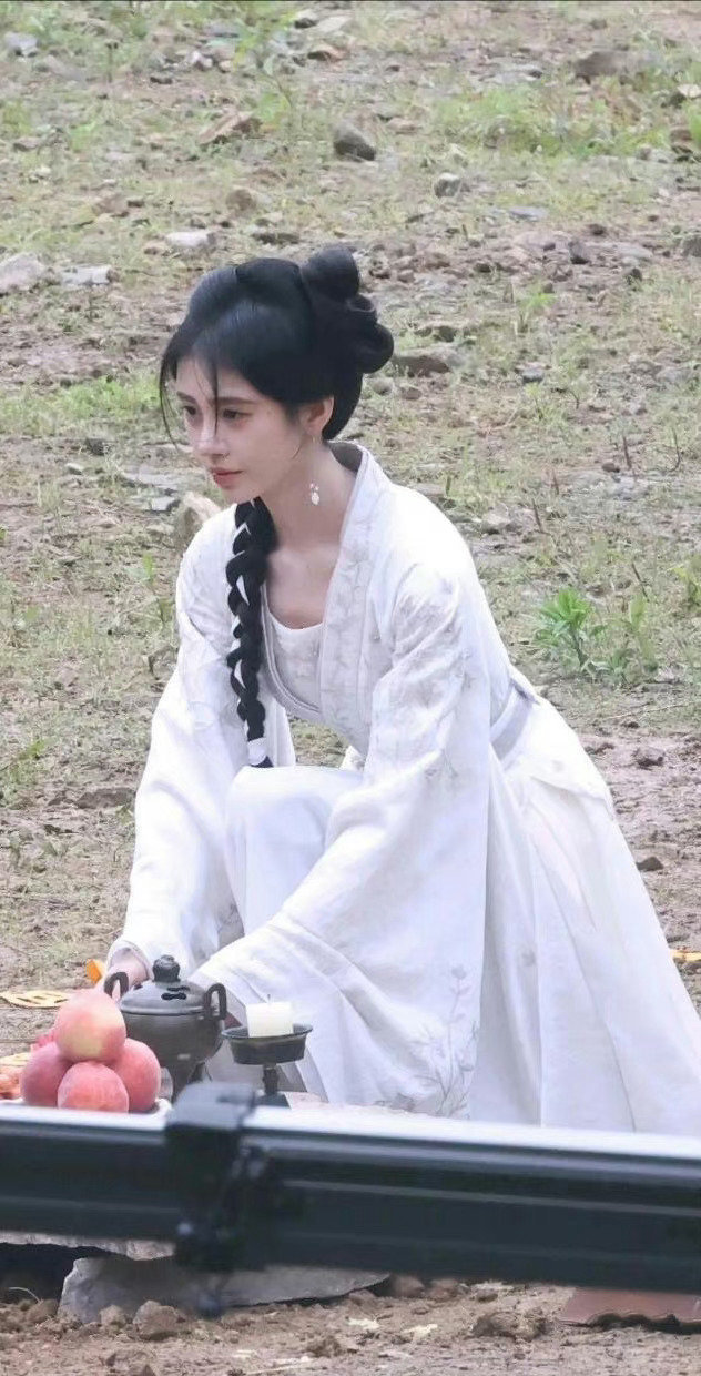 看了鞠婧祎才知道，原来真正的美人随手一拍就很美，不需要凹造型