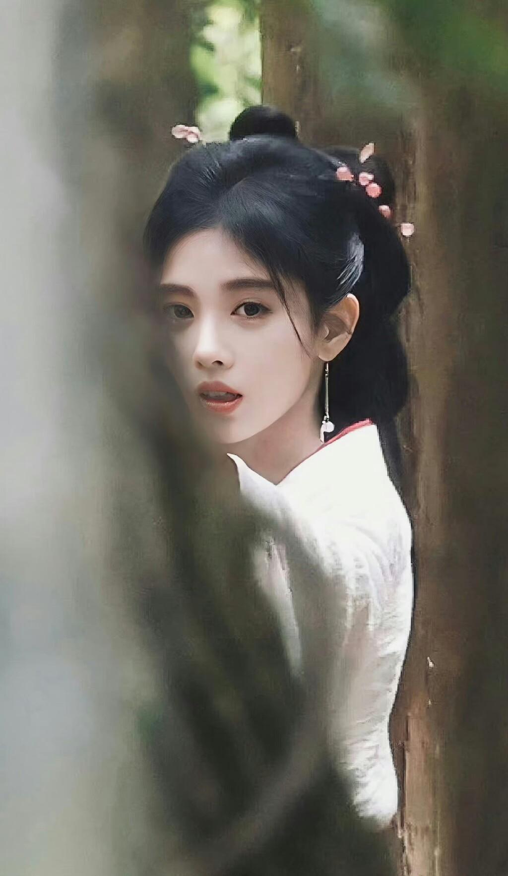 看了鞠婧祎才知道，原来真正的美人随手一拍就很美，不需要凹造型