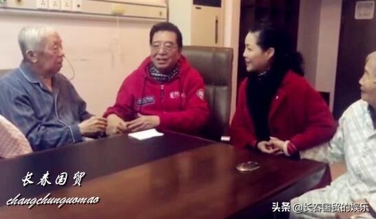 1岁李双江和梦鸽唱《夫妻双双把家还》，配合默契声音铿锵嘹亮"