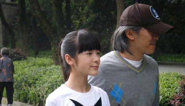 周星驰女儿是亲生的吗,徐娇家庭背景揭秘