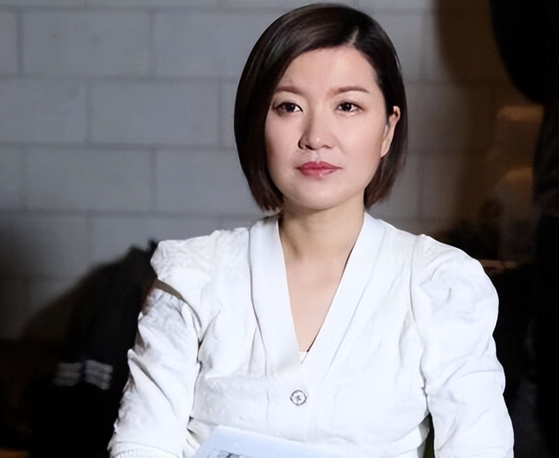 知名女主持陈蓉：被黑后回老东家做幕后，嫁海归老公儿女双全