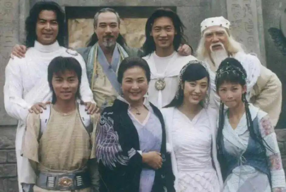 蔡少芬公开秀恩爱：嫁给张晋，婚后连生3胎，结婚15年恩爱如初