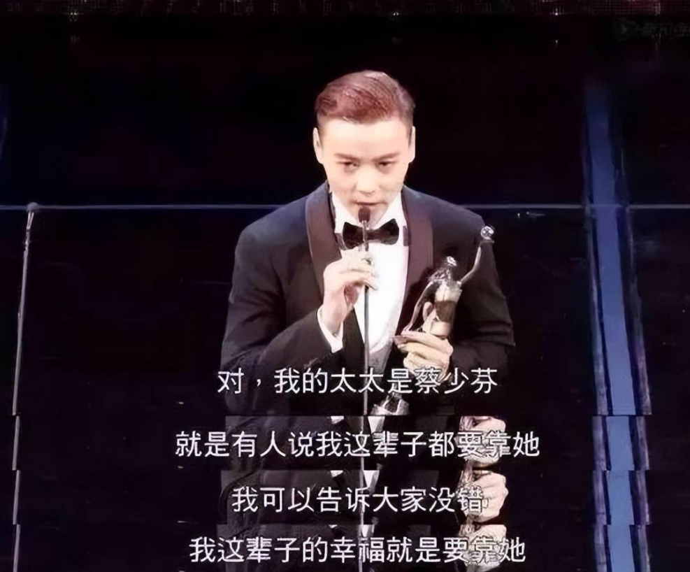 蔡少芬公开秀恩爱：嫁给张晋，婚后连生3胎，结婚15年恩爱如初