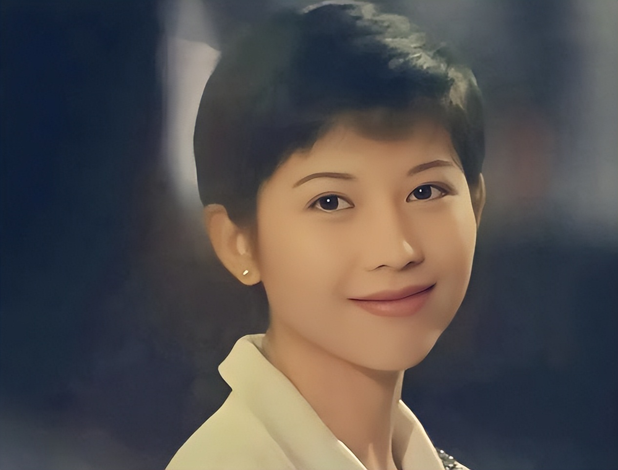 蔡少芬公开秀恩爱：嫁给张晋，婚后连生3胎，结婚15年恩爱如初
