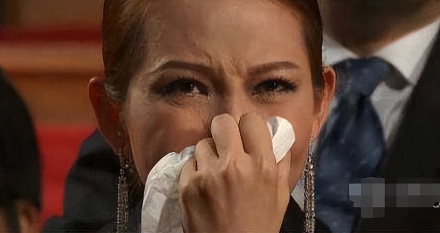 蔡少芬公开秀恩爱：嫁给张晋，婚后连生3胎，结婚15年恩爱如初