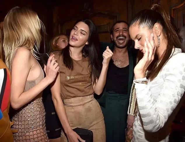 逛街当T台，你永远不知道肯达尔·詹纳（Kendall Jenner）有多美