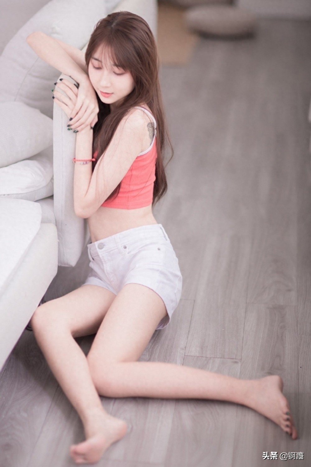 大长腿清纯美女嫩模露臀白嫩诱人美腿玉足大胆私拍