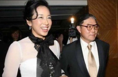 ​霍震霆有几个妻子(霍震霆为什么不带妻子)