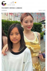 ​李小璐带甜馨逛街被偶遇，10岁甜馨真人黑到认不出