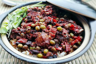 ​最简单的煲仔饭怎样做 ，方法特简单，用料实在步骤详细，比饭店卖的还好吃