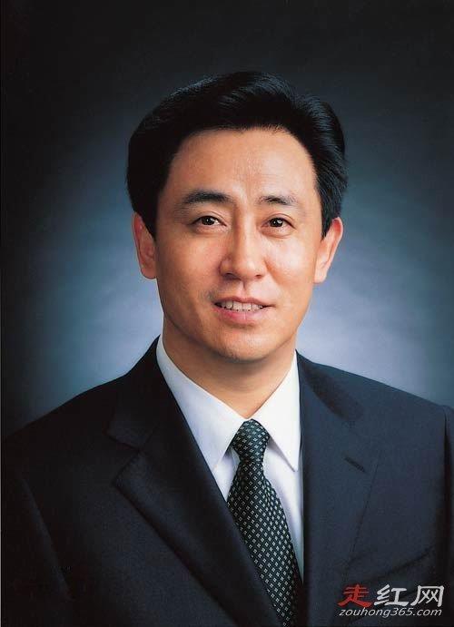 许家印后面的大佬是谁 和老婆杨慧英的家族没什么背景
