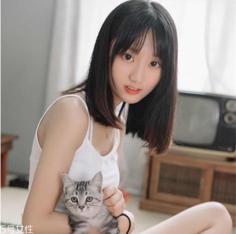 齐肩直发染什么颜色好看？简单好看的齐肩发扎法