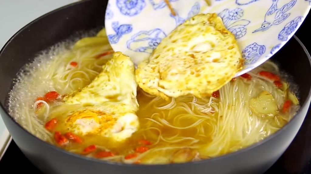 麻油鸡蛋面线怎么做好吃 图文步骤解析