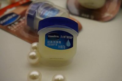 ​凡士林润唇和晶冻的区别在哪里 凡士林和晶冻哪个功效好