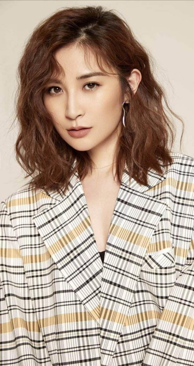 汪聪，一位风格独特的演员和主持人，长相漂亮而且气质高雅
