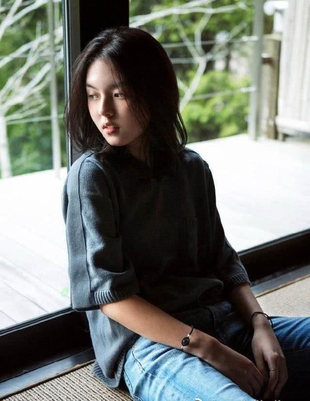 娱乐资讯：李咏16岁女儿晒性感泳装被骂惨，哈文微博回应