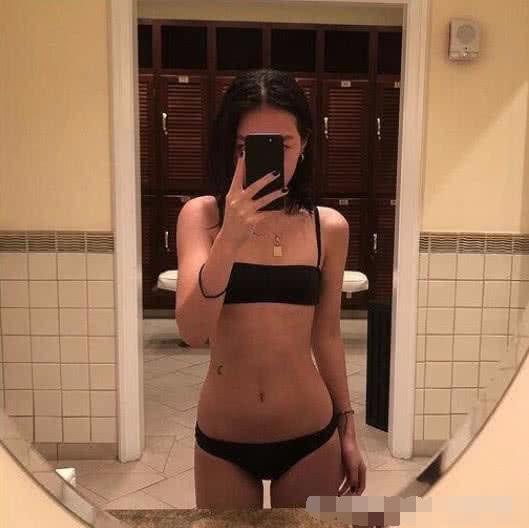 娱乐资讯：李咏16岁女儿晒性感泳装被骂惨，哈文微博回应