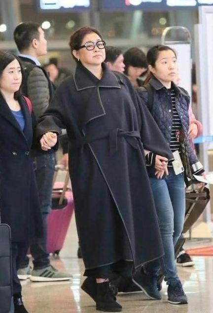 60岁倪萍发胖被骂