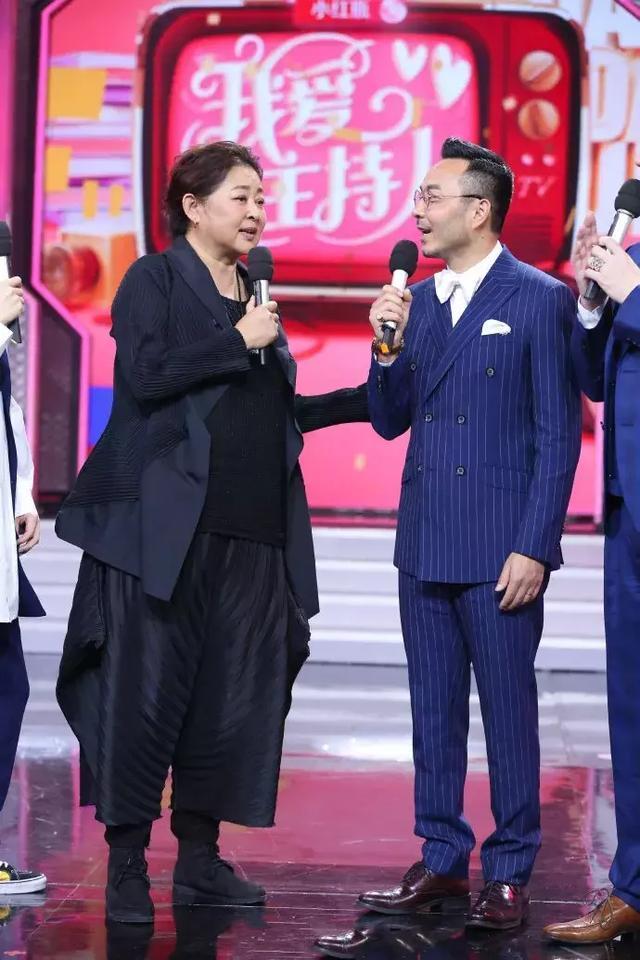 60岁倪萍发胖被骂