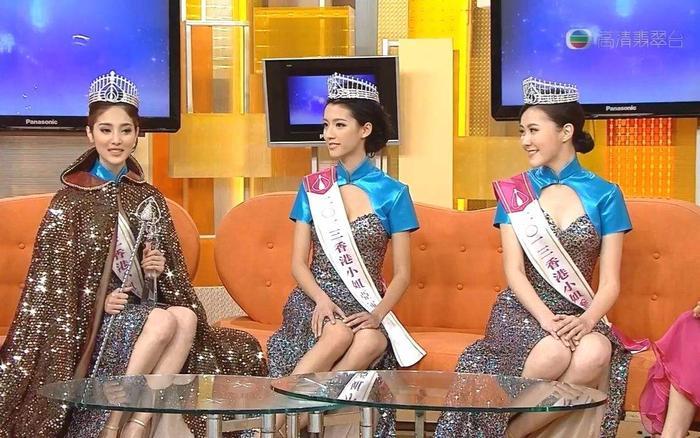 张卫健演技全靠嘴，拍新剧几乎每天中暑！蔡思贝真不应剧遇李佳芯