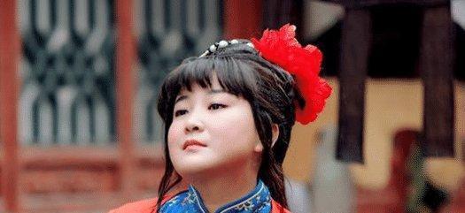 贾玲结婚6年不晒丈夫照片，当网友看到健身照片后不一般