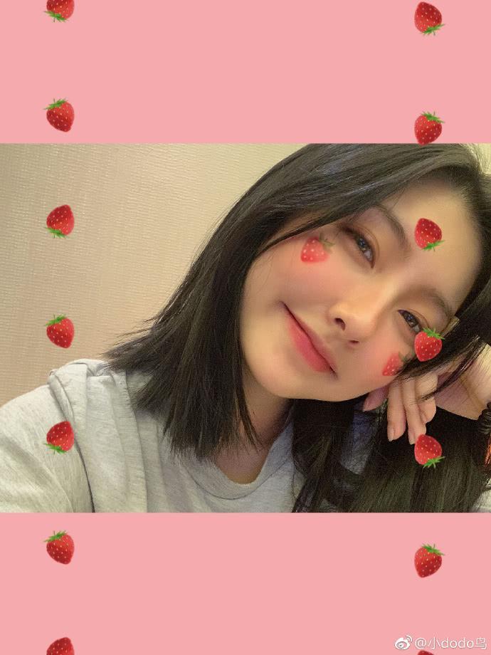 王思聪前任豆得儿久违晒九宫自拍，全方位扮萌颜值耐打皮肤好粉嫩