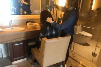 戚薇躲洗漱间里吃锅包肉，网友：你对马桶的执念不是一般深