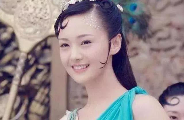郑爽新剧收视跌破谷底，自曝拍戏为赚钱，是真性情还是情商低？
