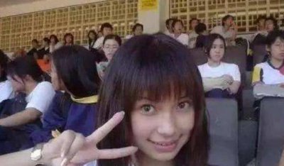 ​杨颖学生时代旧照曝光，眉清目秀颜值高，原来她真的是纯天然