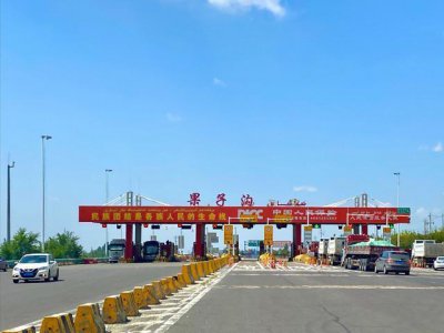 ​果子沟大桥：中国首座公路钢桁梁斜拉桥，桥上看风景壮观且震撼
