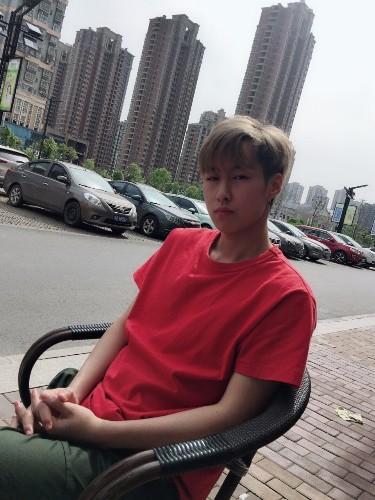 主播包子被封禁，狠批直播平台犯贱，官方深夜6字打脸