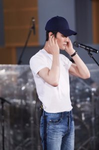 ​王凯《跨界歌王》回顾校园时光 磁性嗓音挑战孙燕姿名曲