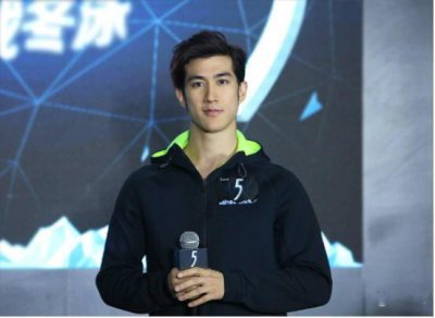 ​你永远不知道李治廷王子文有多高，除非看到他们与其他人同框