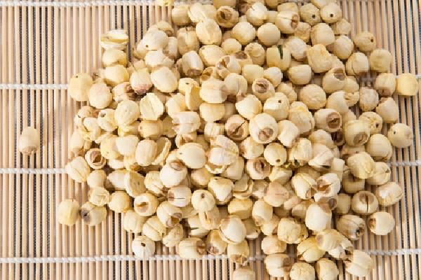干莲子要泡多久才可以煮 干莲子用冷水泡还是热水泡 
