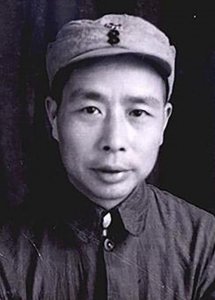 ​他是金一南的父亲，1955年授少将，两个儿子也是少将