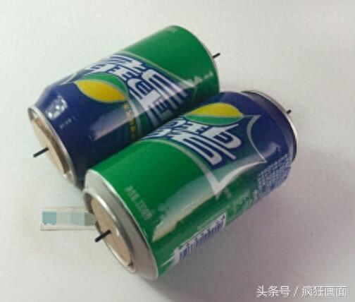用易拉罐制造的小汽车，跑起来呜呜的，我看了也学会了