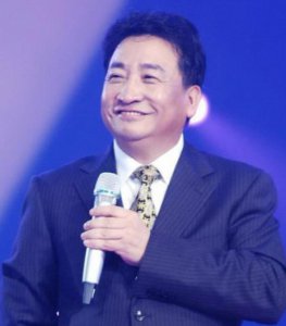 ​父亲是相声界泰斗，拒绝富二代标签的马东，离开央视8年成大老板
