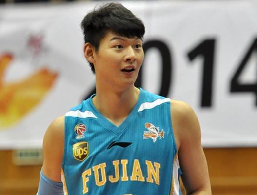 王哲林能有现在成就离不开两个人：一个是他自己，另一个是位美女