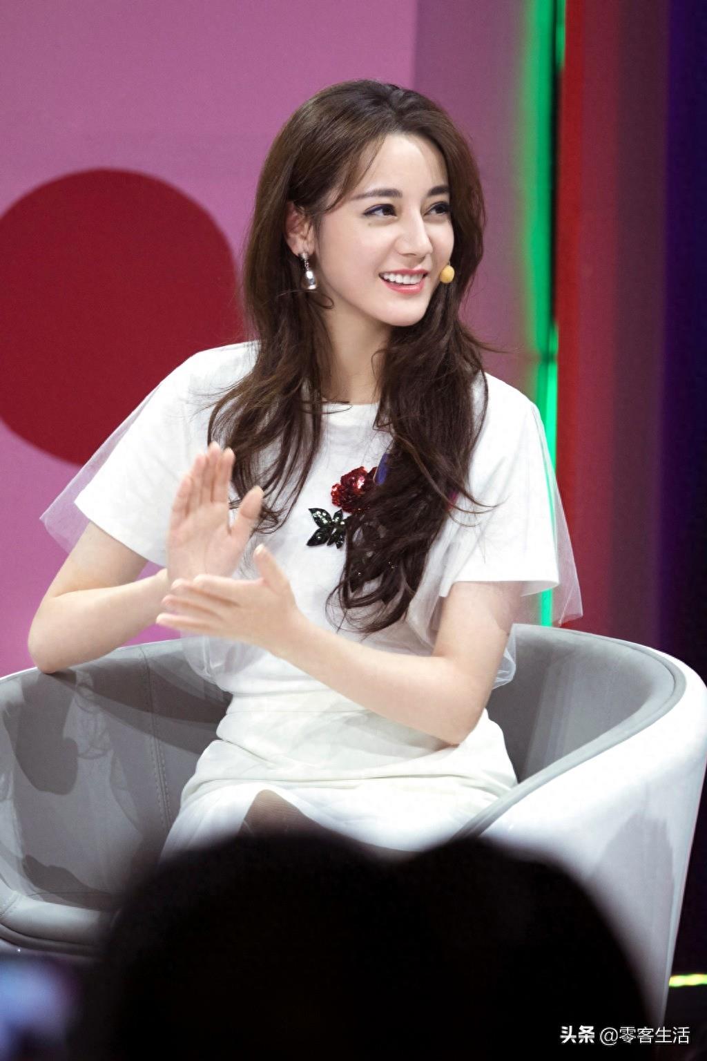 迪丽热巴工作室晒出一组新鲜的小热巴美照 热巴真的是光芒万丈