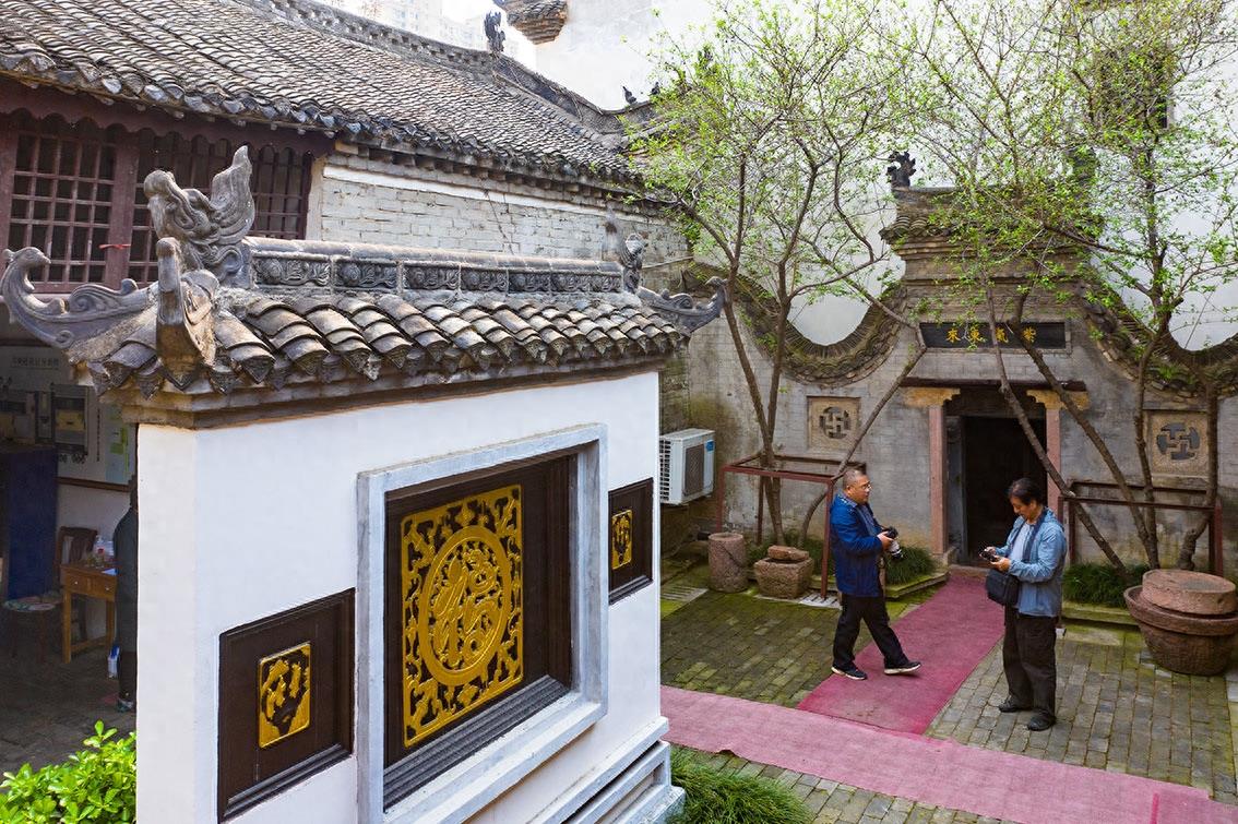 北京中南海西花厅的海棠树在邓颖超祖居开花了，她原来是光山人呀