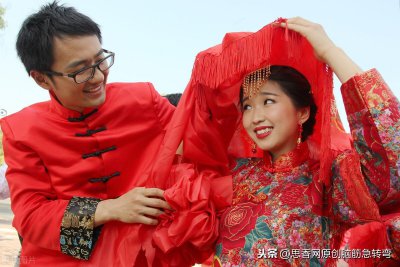 ​谜语：红衣小姐上高台，五个姑娘扶上来，眼泪落满怀（打一物）