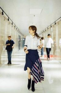 你相信吗？42岁陈嘉桦坦言因性感而不敢面对镜头，实则：这是假的！只是用了垫