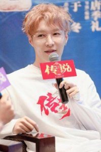 ​张艺兴是否公开承认过恋情？张艺兴前女友李琪琪的资料照片及分手原因