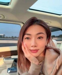 ​程晓玥母亲气质出众，曾望女儿嫁郑恺